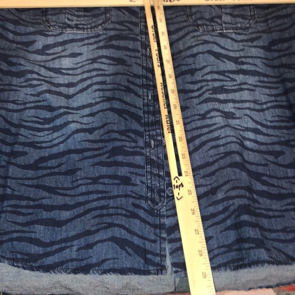 Chico’s large blue denim sleeveless animal print denim button down shirt - Picture 9 of 15